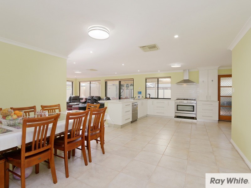 14 Forman Court, Queens Park WA 6107