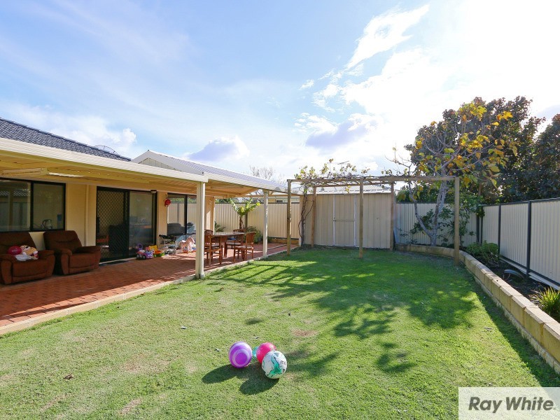 14 Forman Court, Queens Park WA 6107