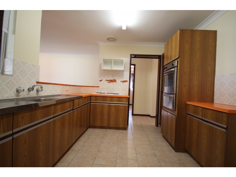 21 Streatham St, Beckenham WA 6107