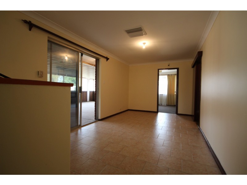 21 Streatham St, Beckenham WA 6107