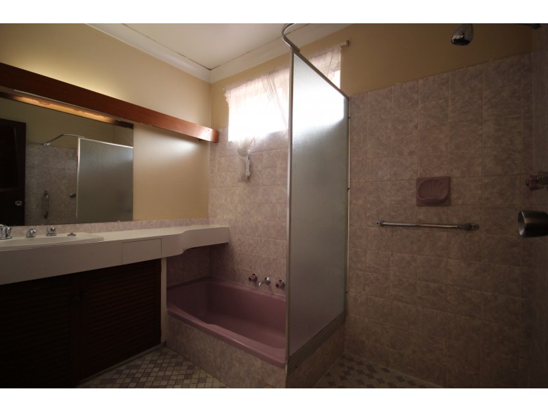 21 Streatham St, Beckenham WA 6107