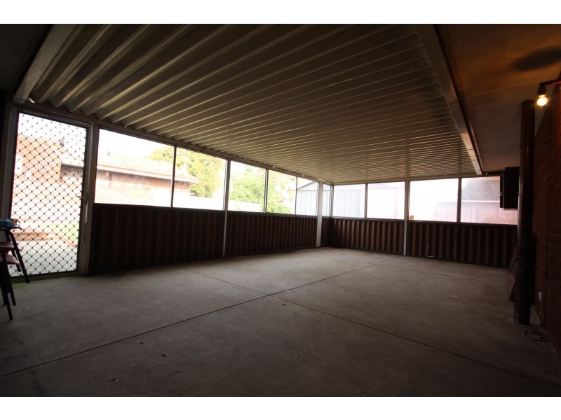 21 Streatham St, Beckenham WA 6107