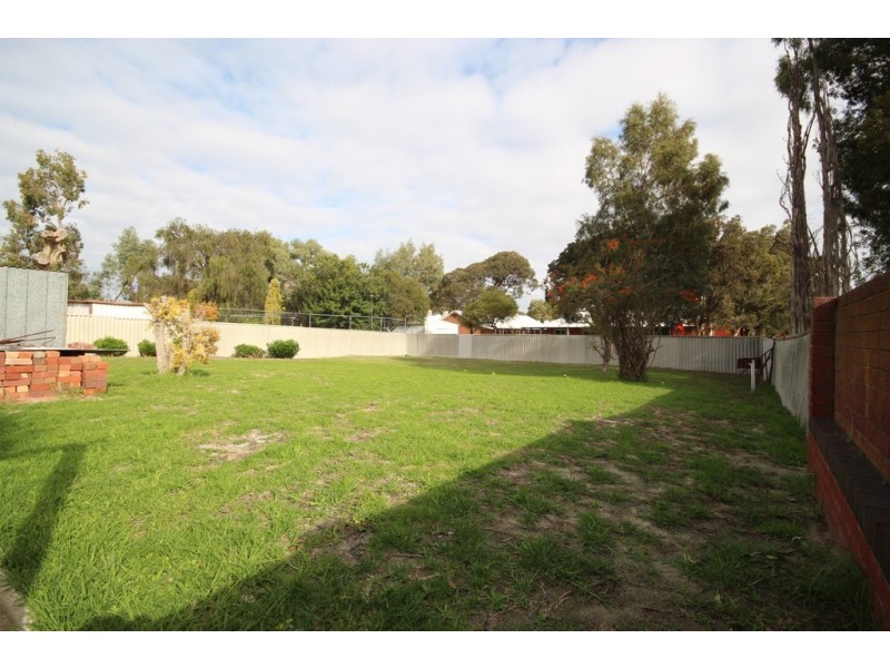 21 Streatham St, Beckenham WA 6107