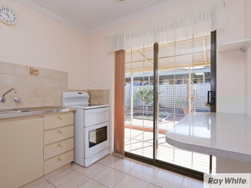 30 Dealy Close, Cannington WA 6107