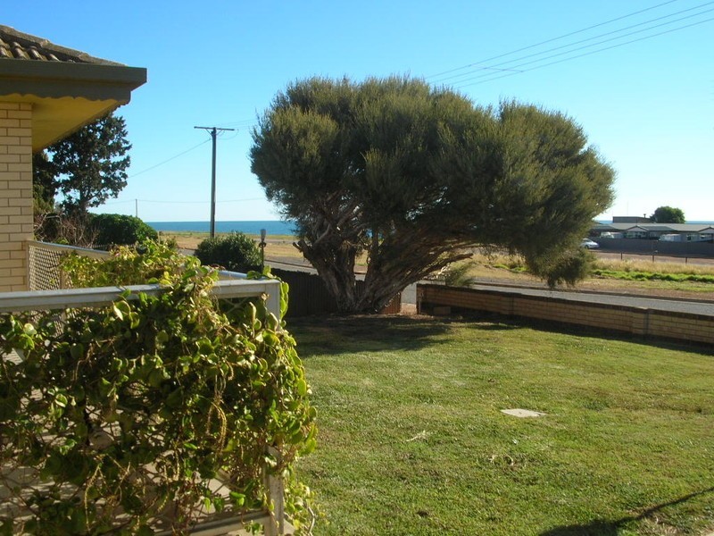 8 Carleton Crescent, Wallaroo SA 5556