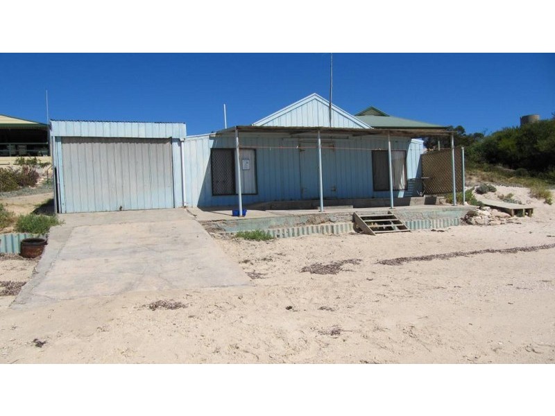 Shack 32 Black Point Drive, Black Point SA 5571