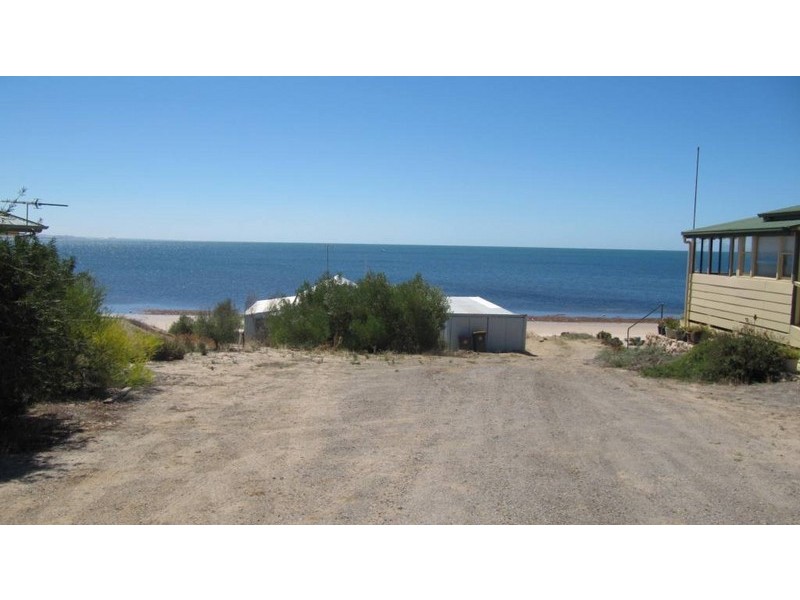 Shack 32 Black Point Drive, Black Point SA 5571