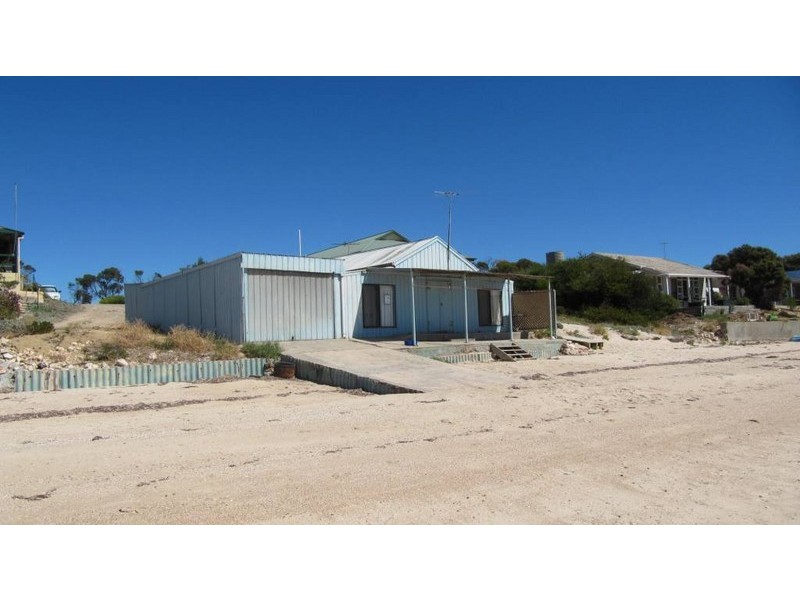 Shack 32 Black Point Drive, Black Point SA 5571