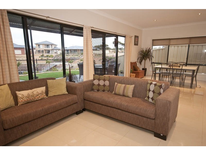 70 Gilmore Crescent, Wallaroo SA 5556
