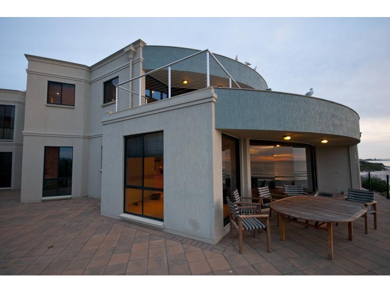 2 Hughes Avenue, Moonta Bay SA 5558