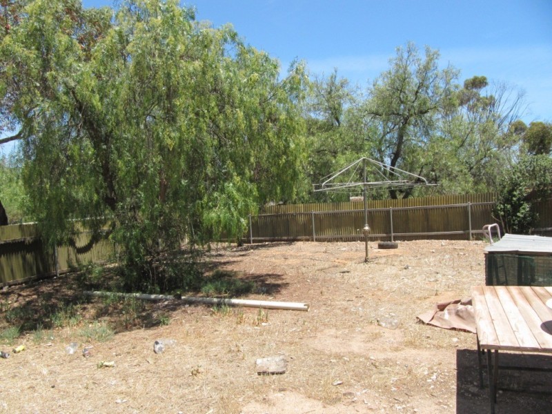 1 Young Street, Moonta Mines SA 5558