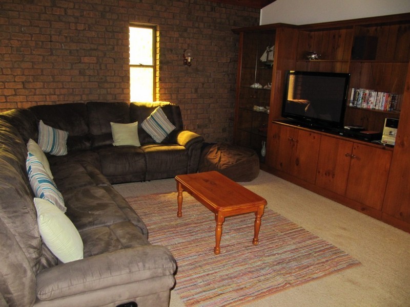 25 Rossiters Road, Moonta Bay SA 5558