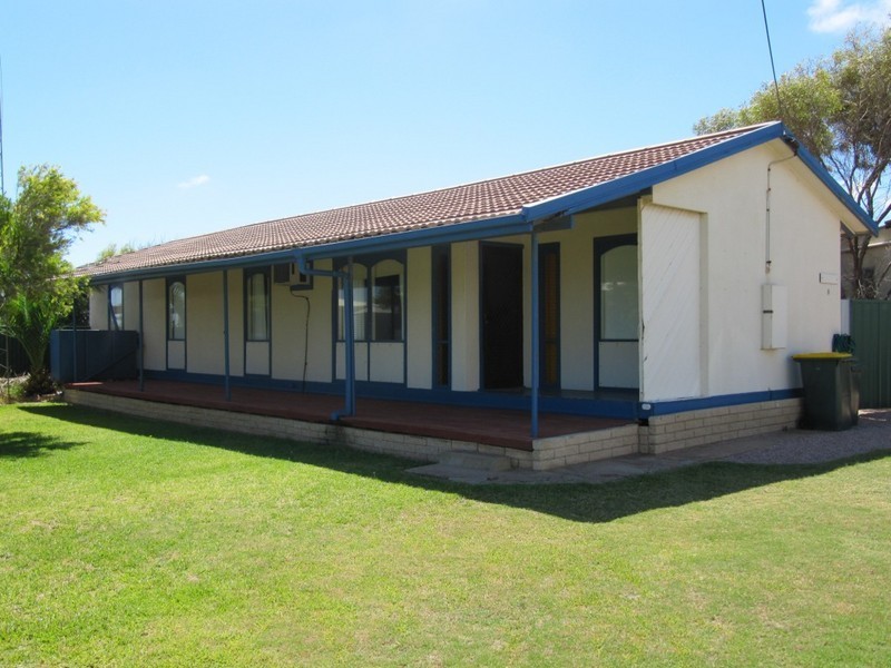 8 Woodforde Drive, Wallaroo SA 5556