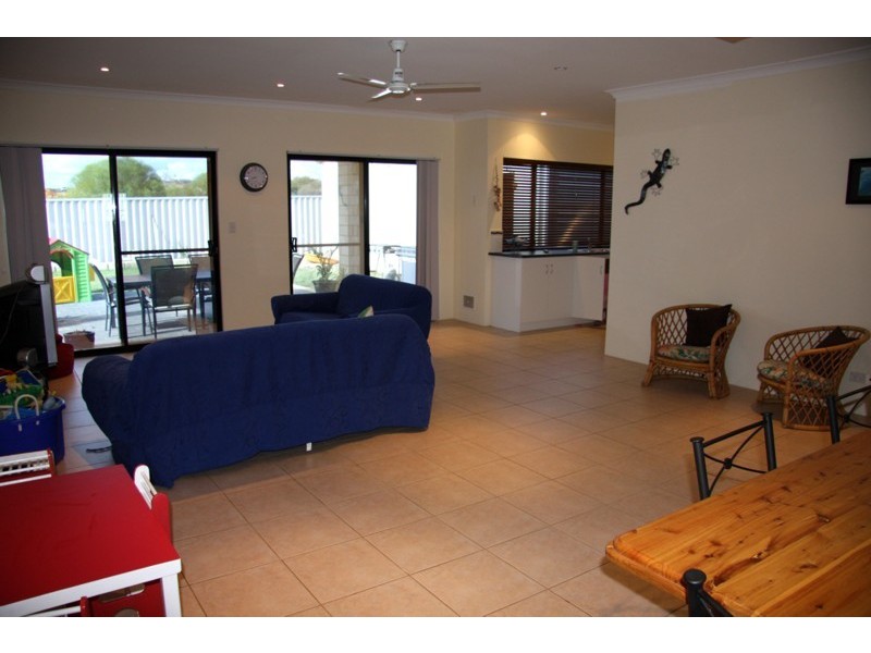 11  Gliddon Avenue, Kalbarri WA 6536