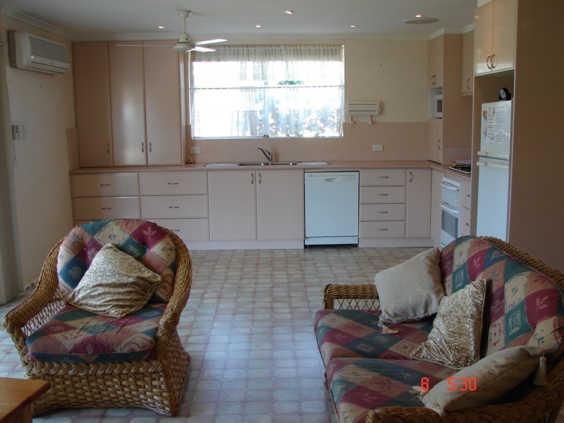 Unit 6  Sun River Chalets, Kalbarri WA 6536