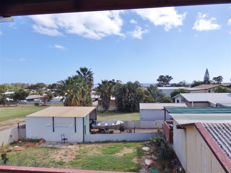 2 Carlton Crescent, Kalbarri WA 6536