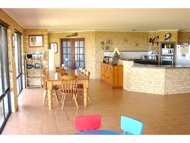 18 Charlton Loop, Kalbarri WA 6536