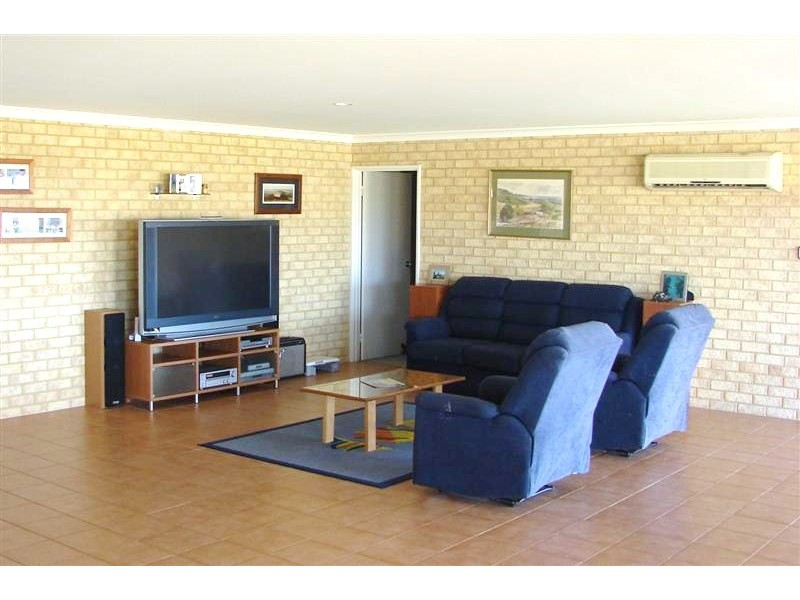 18 Charlton Loop, Kalbarri WA 6536
