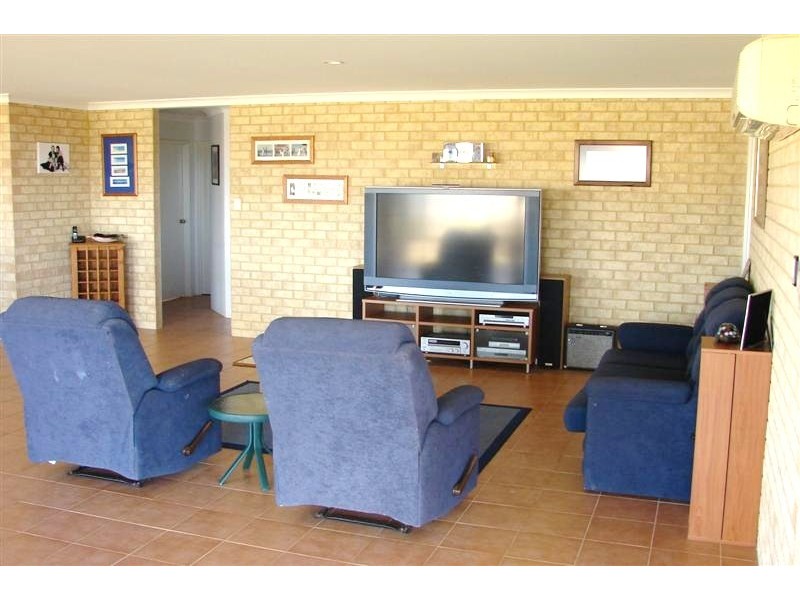 18 Charlton Loop, Kalbarri WA 6536