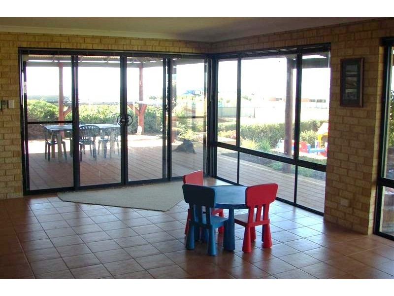 18 Charlton Loop, Kalbarri WA 6536