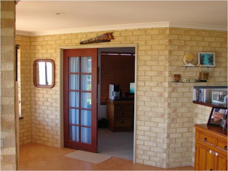 18 Charlton Loop, Kalbarri WA 6536