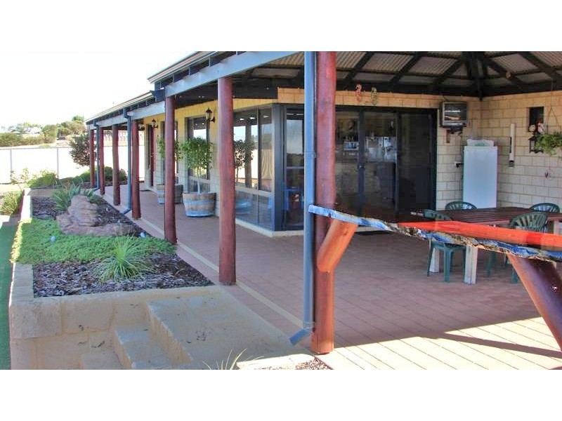 18 Charlton Loop, Kalbarri WA 6536