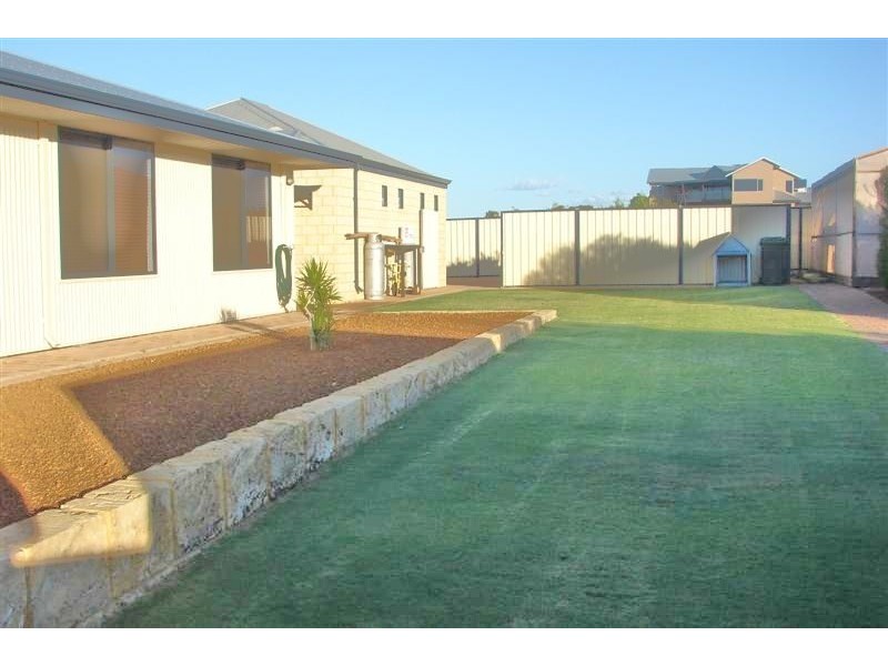 18 Charlton Loop, Kalbarri WA 6536