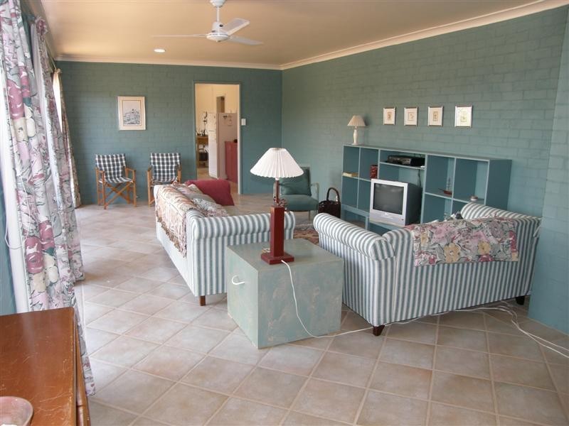 8 Questro Glade, Kalbarri WA 6536