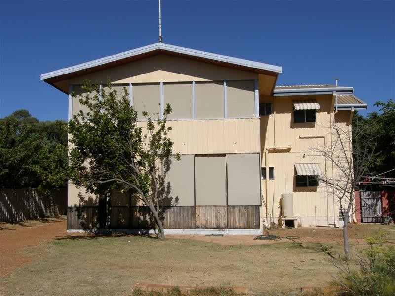 8 Maver Street, Kalbarri WA 6536