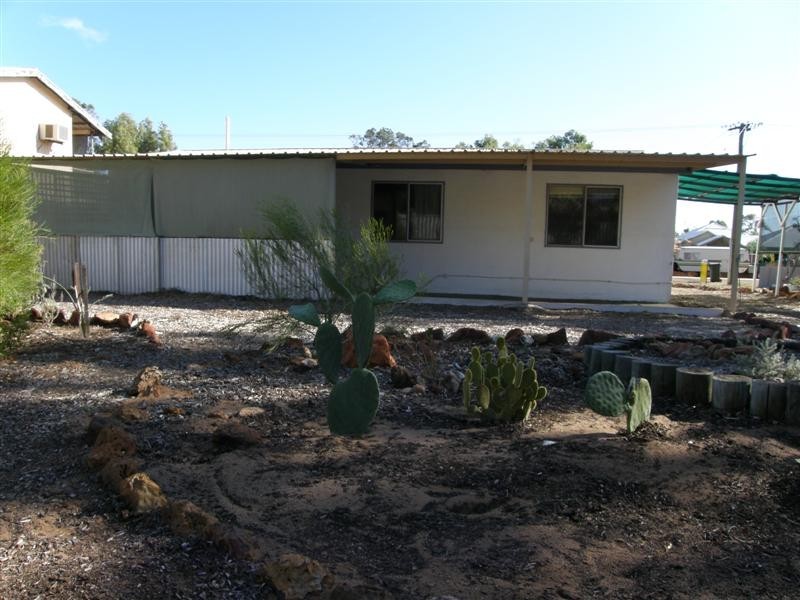 4 Nairn Place, Kalbarri WA 6536