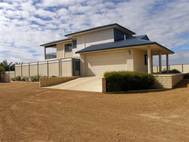 2 Mariner Crescent, Kalbarri WA 6536