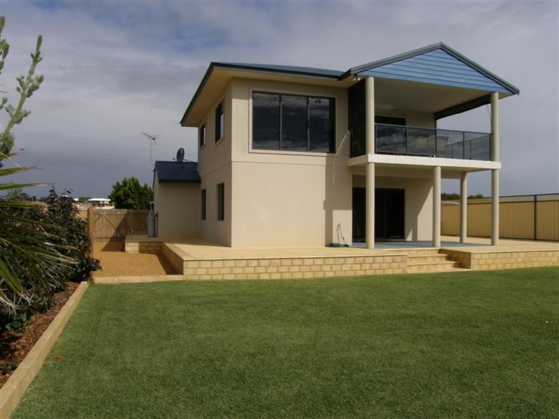 2 Mariner Crescent, Kalbarri WA 6536