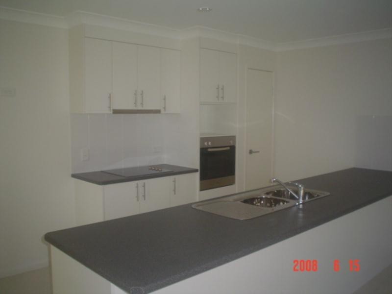 2/209 Pulgul Street, Urangan QLD 4655