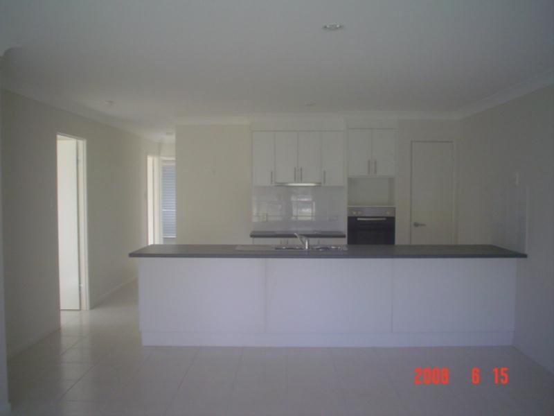 2/209 Pulgul Street, Urangan QLD 4655