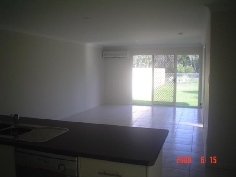 2/209 Pulgul Street, Urangan QLD 4655