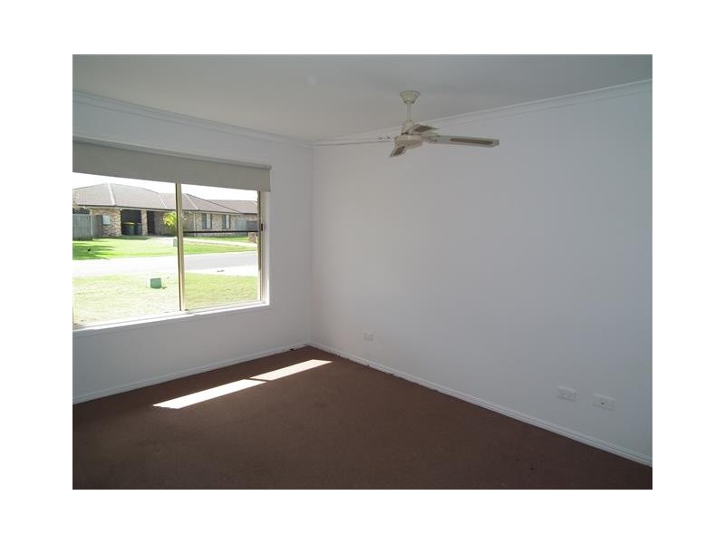 10 Pialba Downs Dr, Eli Waters QLD 4655