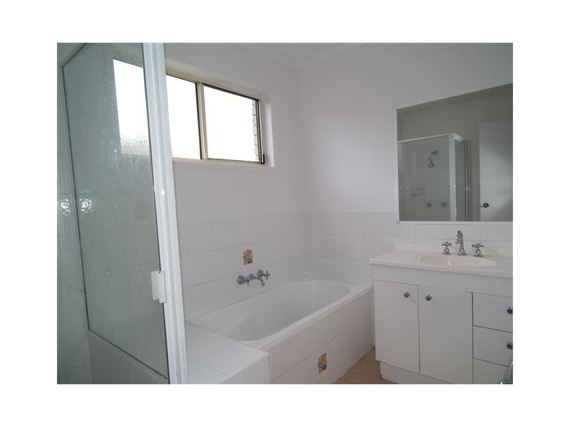 10 Pialba Downs Dr, Eli Waters QLD 4655