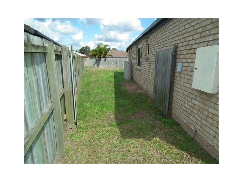 10 Pialba Downs Dr, Eli Waters QLD 4655