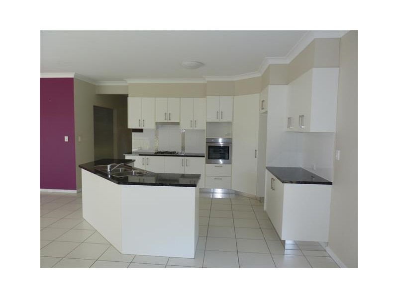 11 Pharlap Court, Point Vernon QLD 4655