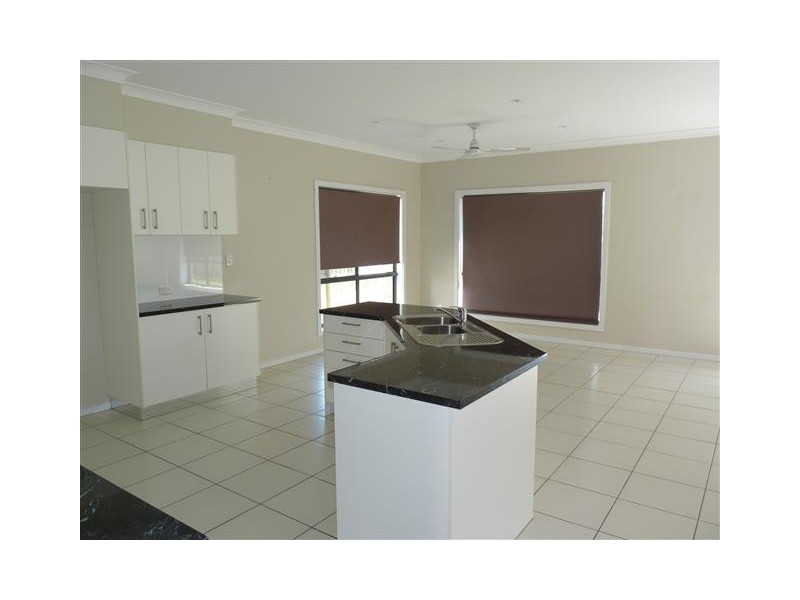 11 Pharlap Court, Point Vernon QLD 4655