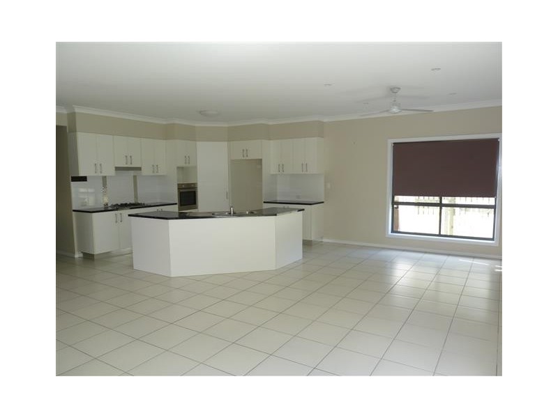 11 Pharlap Court, Point Vernon QLD 4655