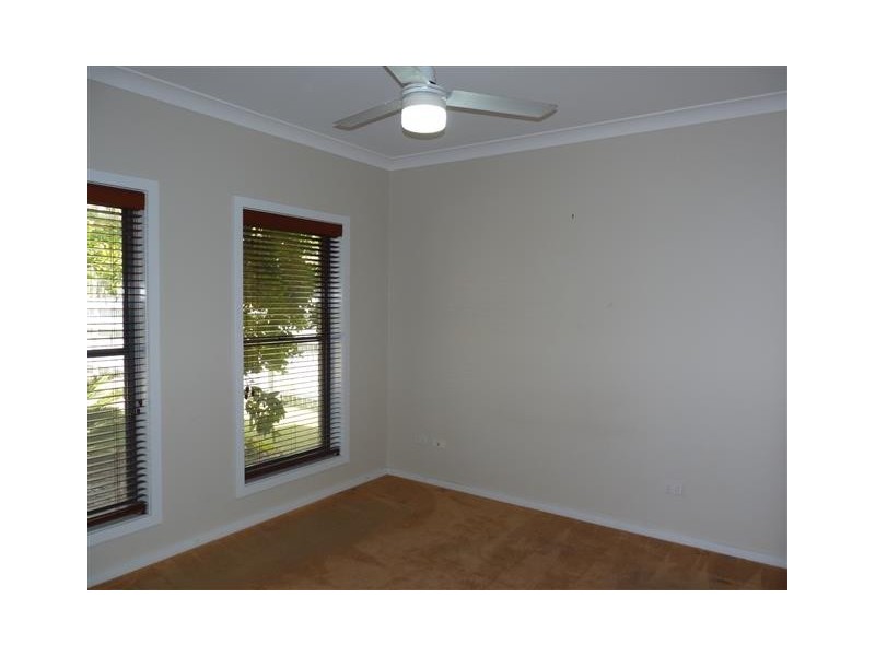 11 Pharlap Court, Point Vernon QLD 4655