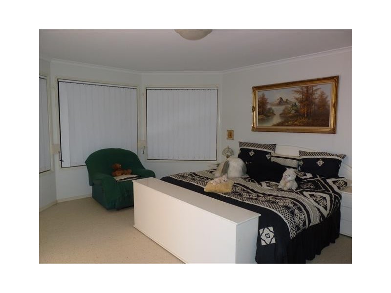 1 Figbird Close, Eli Waters QLD 4655