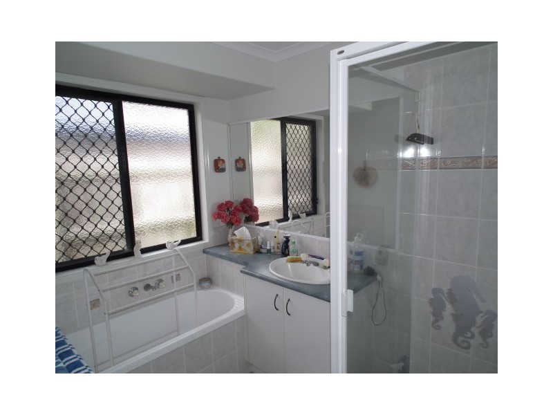 1 Figbird Close, Eli Waters QLD 4655