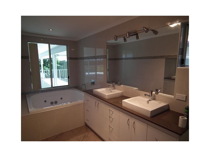 26 Bushlark Avenue, Eli Waters QLD 4655