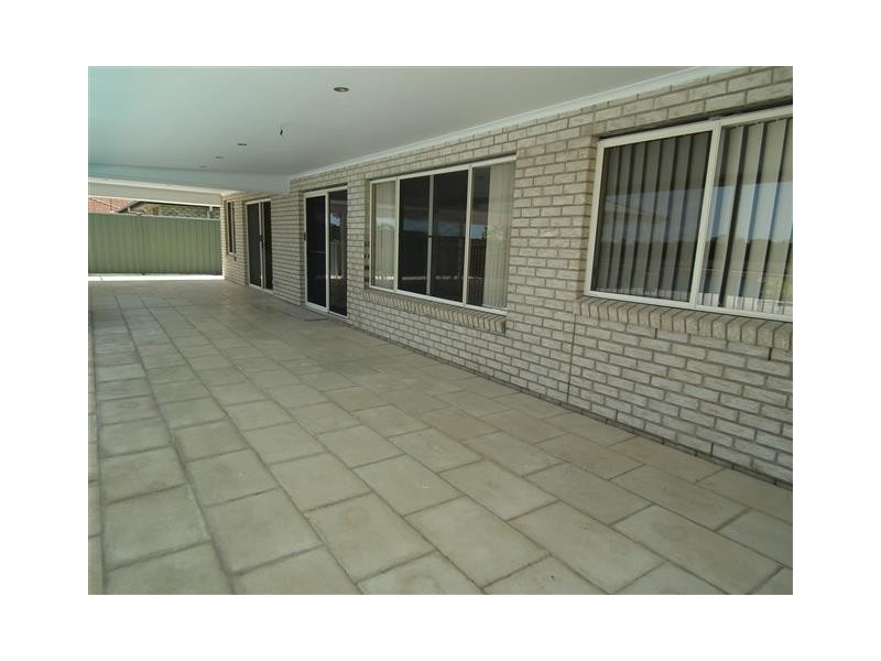 26 Bushlark Avenue, Eli Waters QLD 4655