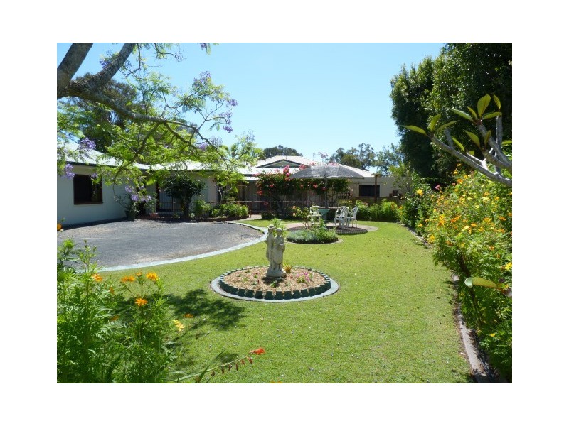 6 Bayrise Drive, Urangan QLD 4655