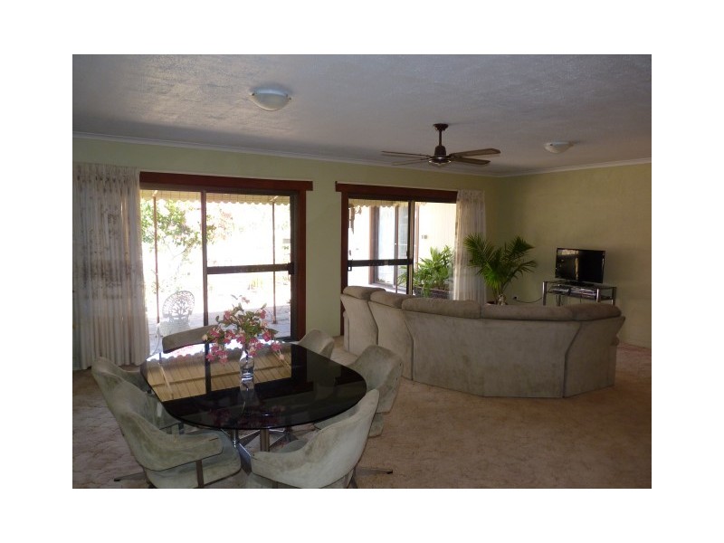 6 Bayrise Drive, Urangan QLD 4655