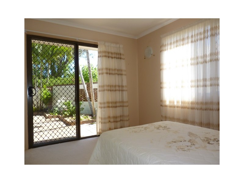 6 Bayrise Drive, Urangan QLD 4655