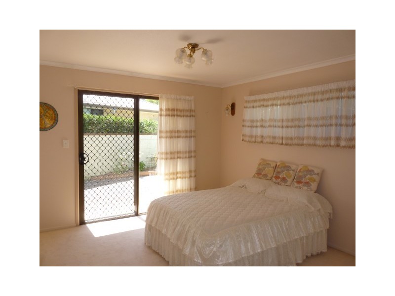 6 Bayrise Drive, Urangan QLD 4655